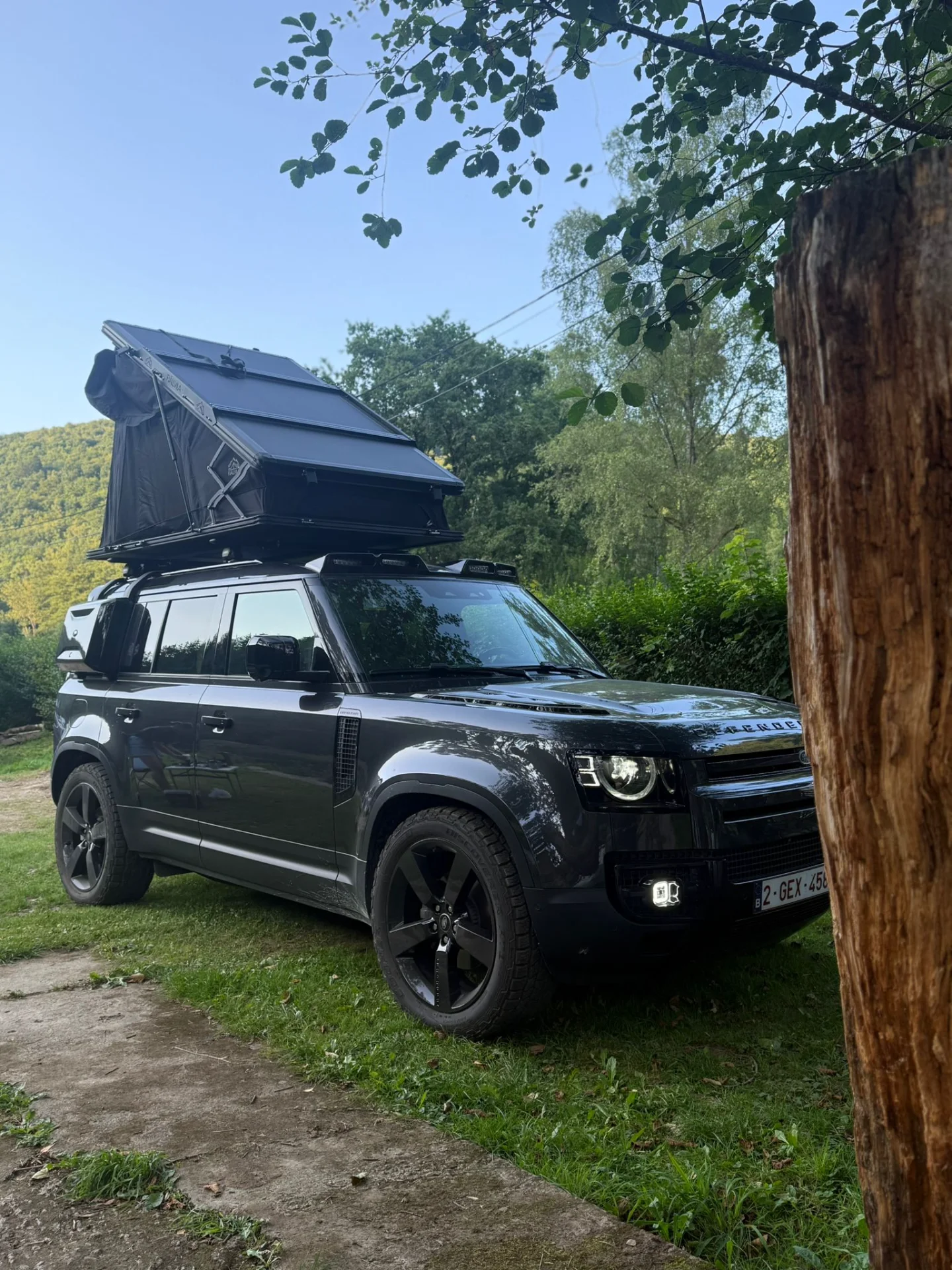 Defender hardcover rooftop tent